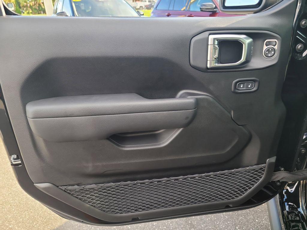 new 2025 Jeep Gladiator car, priced at $43,820