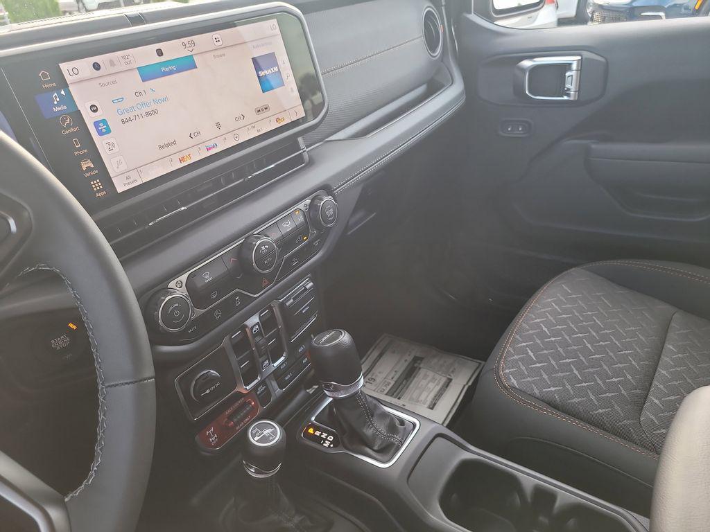 new 2025 Jeep Gladiator car, priced at $43,820