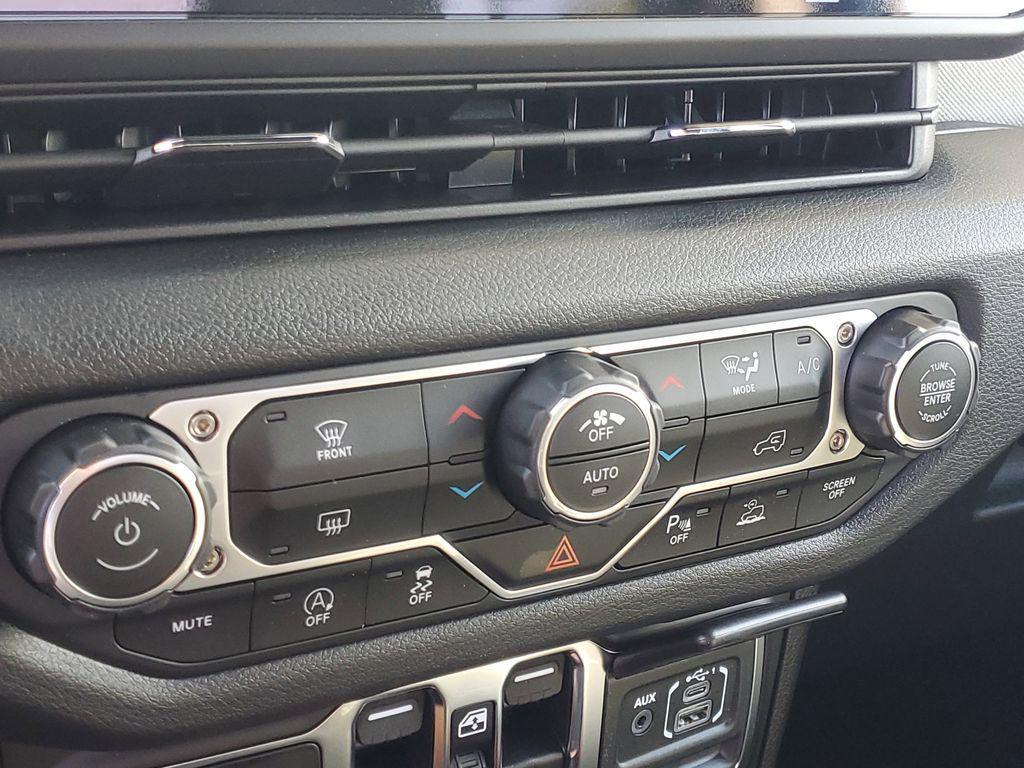 new 2025 Jeep Gladiator car, priced at $39,550