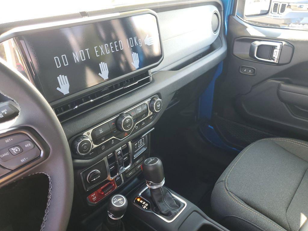 new 2025 Jeep Gladiator car, priced at $39,550