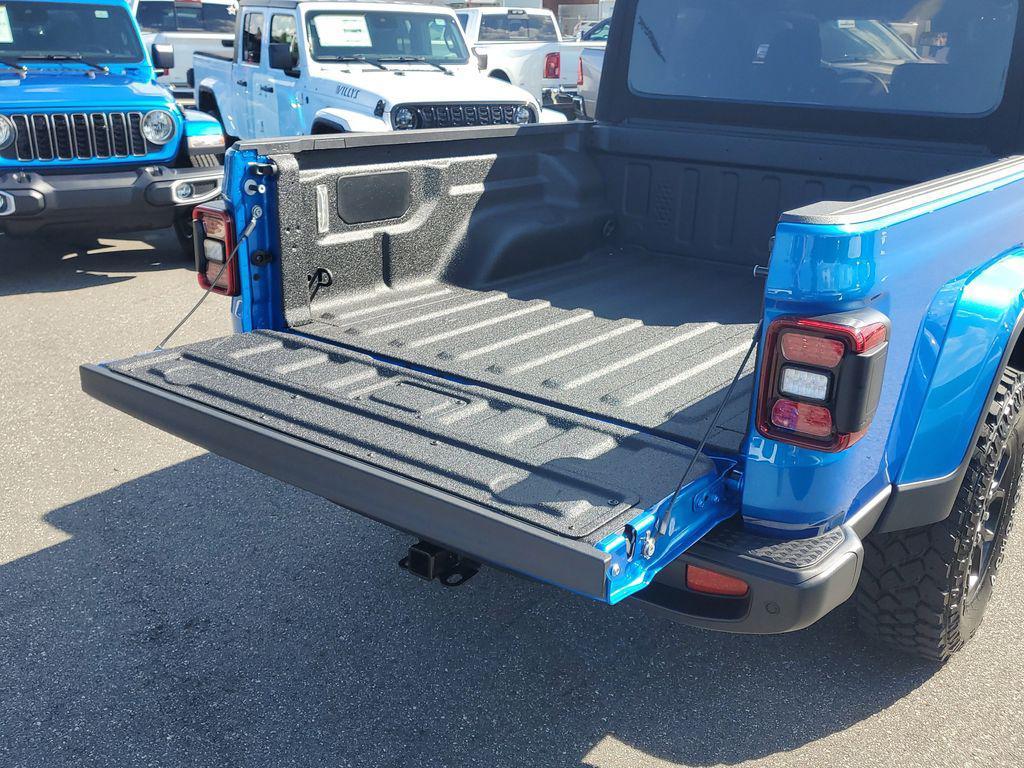 new 2025 Jeep Gladiator car, priced at $39,550