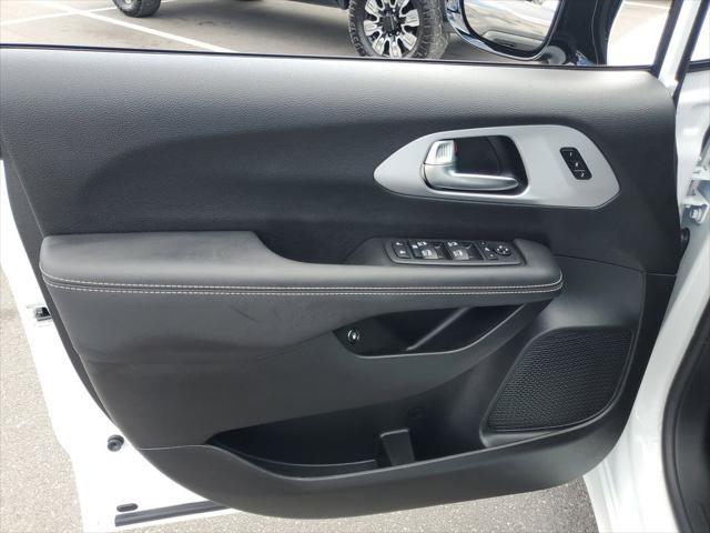 new 2025 Chrysler Pacifica Hybrid car, priced at $58,075