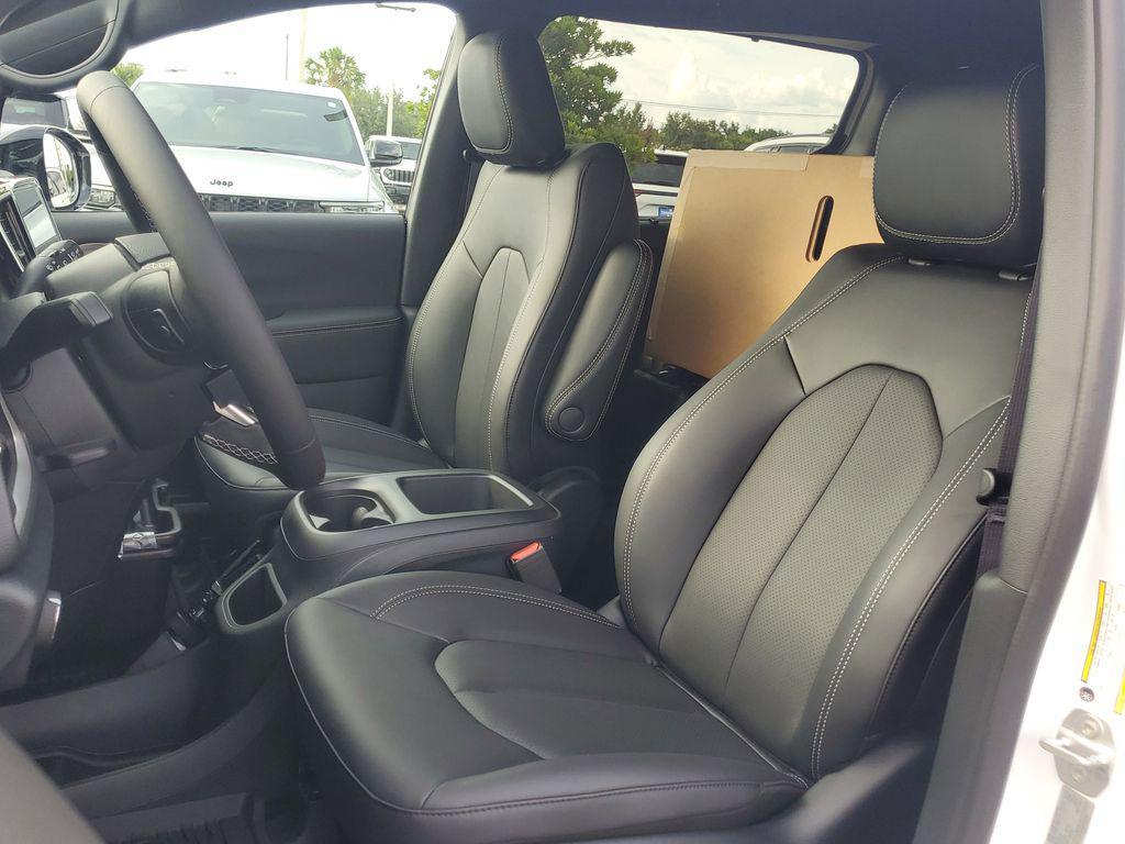 new 2025 Chrysler Pacifica car, priced at $42,197