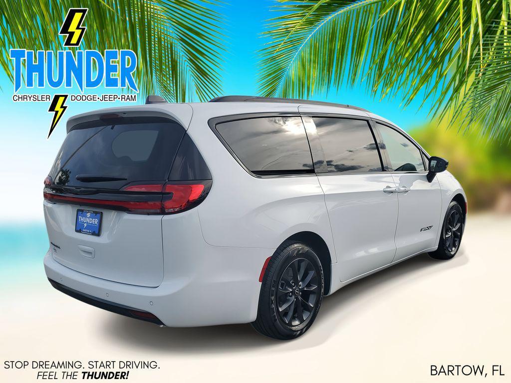 new 2025 Chrysler Pacifica car, priced at $42,197