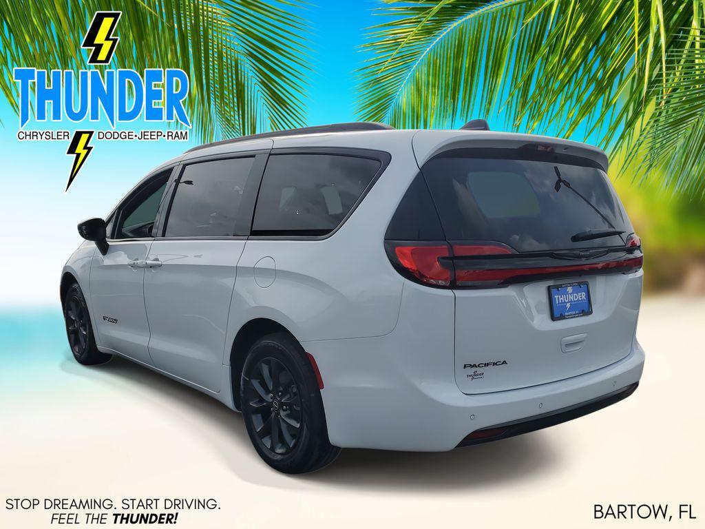 new 2025 Chrysler Pacifica car, priced at $42,197