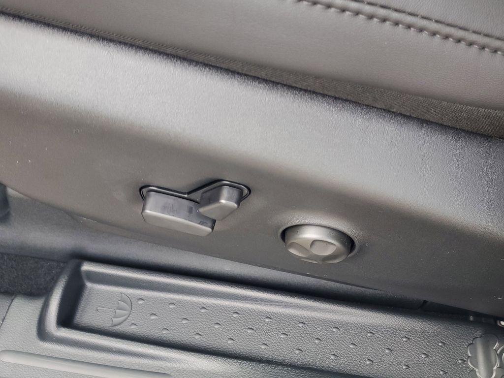 new 2025 Chrysler Pacifica car, priced at $42,197