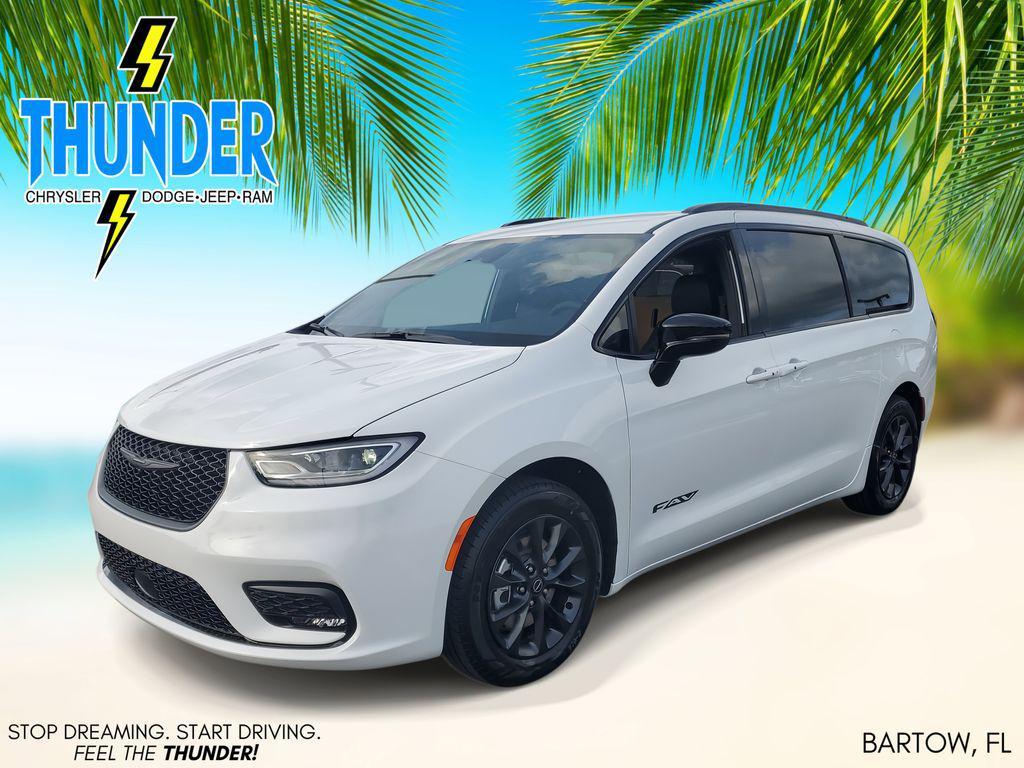 new 2025 Chrysler Pacifica car, priced at $42,197