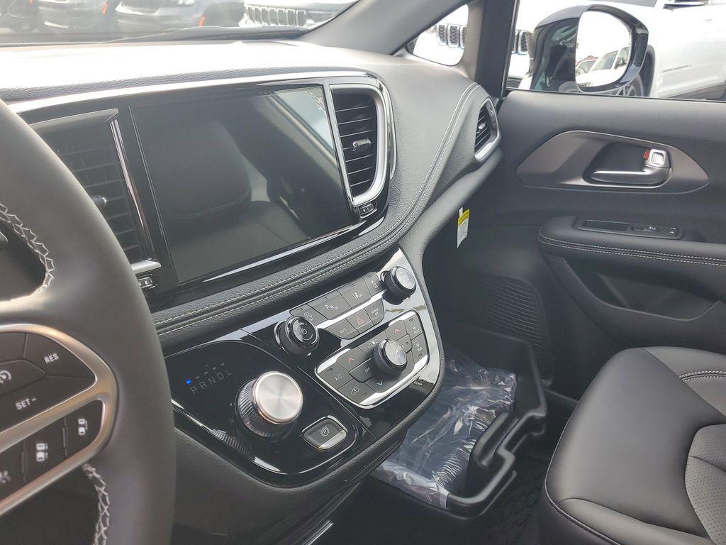new 2025 Chrysler Pacifica car, priced at $42,197