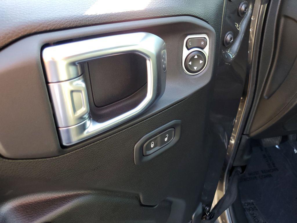 new 2025 Jeep Gladiator car, priced at $38,031