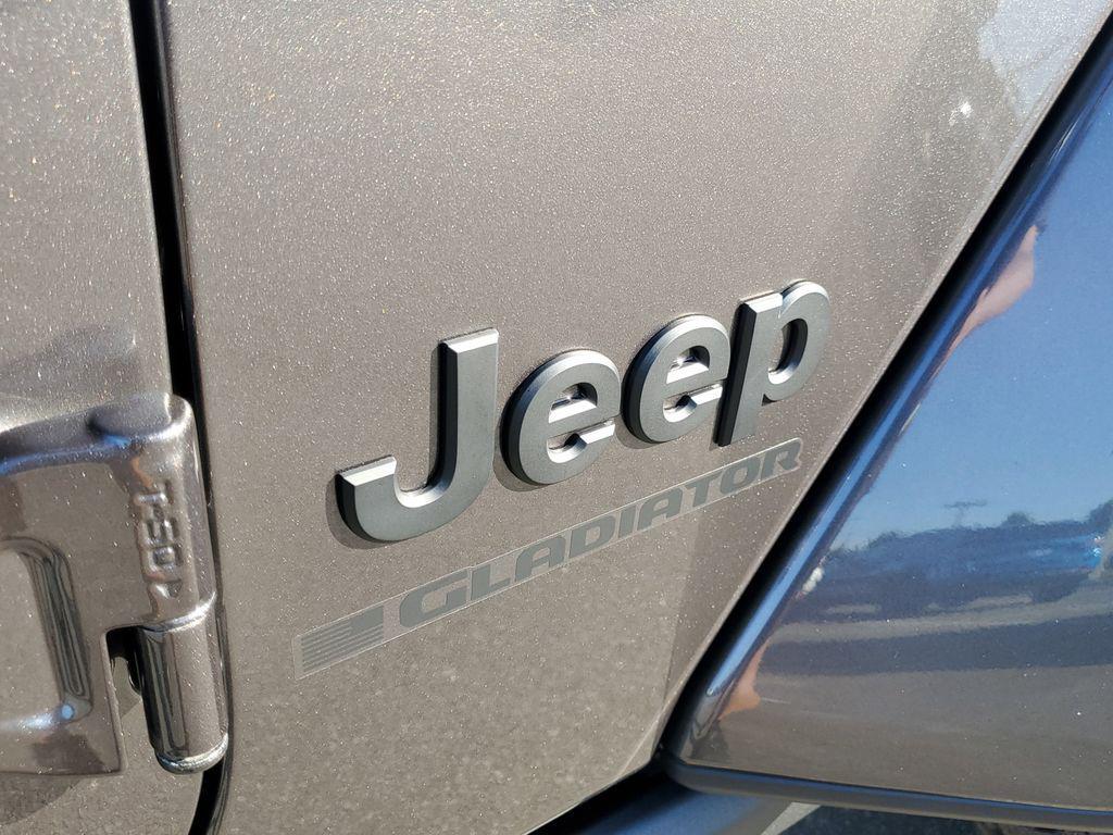 new 2025 Jeep Gladiator car, priced at $38,031