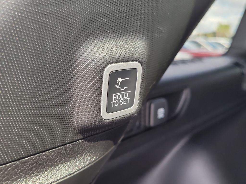 new 2025 Jeep Grand Cherokee car, priced at $35,920