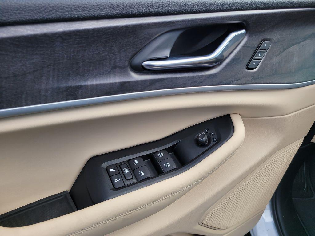 new 2025 Jeep Grand Cherokee car, priced at $35,920