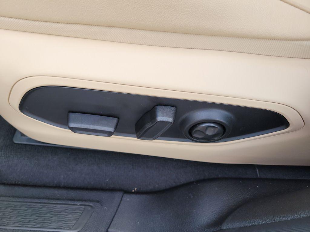 new 2025 Jeep Grand Cherokee car, priced at $35,920