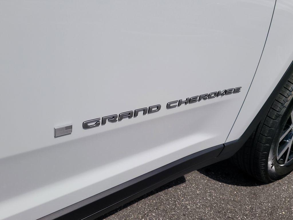 new 2025 Jeep Grand Cherokee car, priced at $35,920