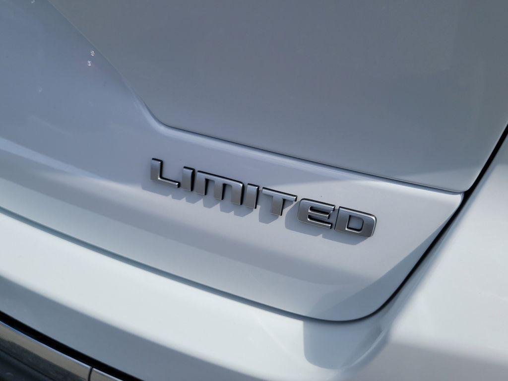 new 2025 Jeep Grand Cherokee car, priced at $35,920