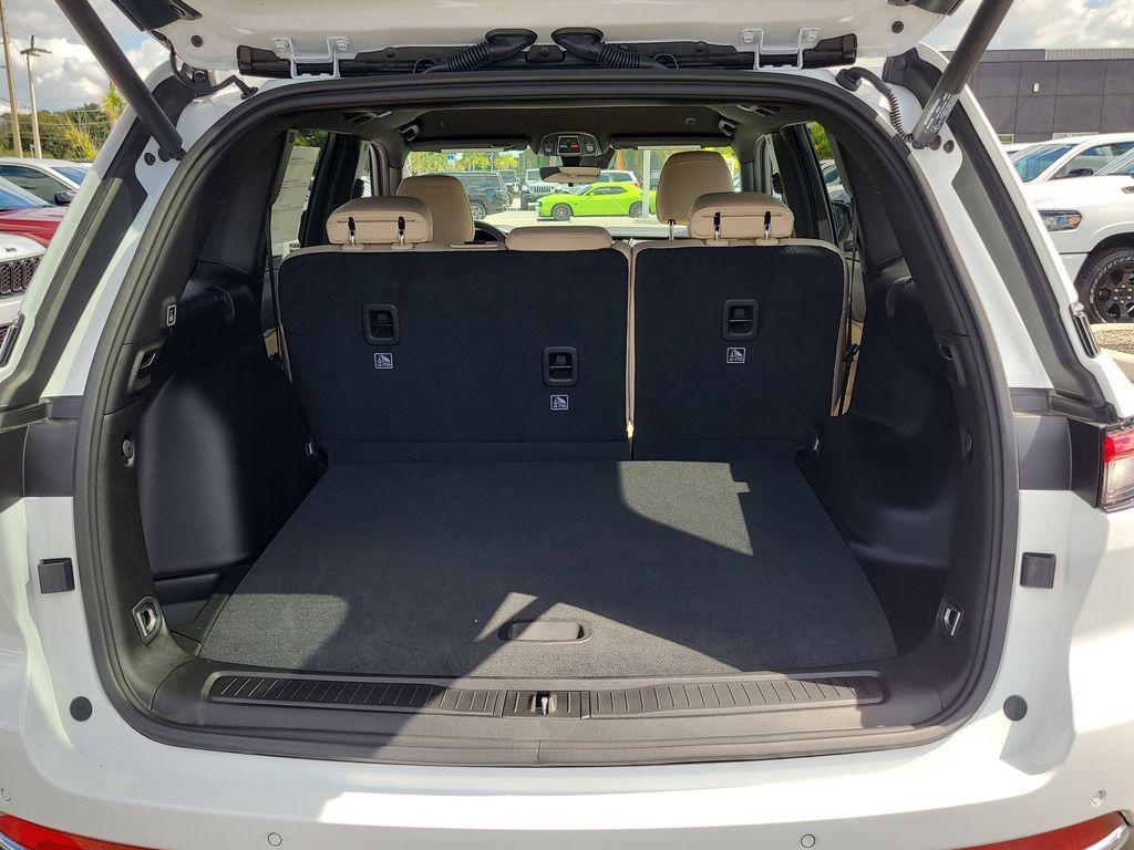 new 2025 Jeep Grand Cherokee car, priced at $35,920