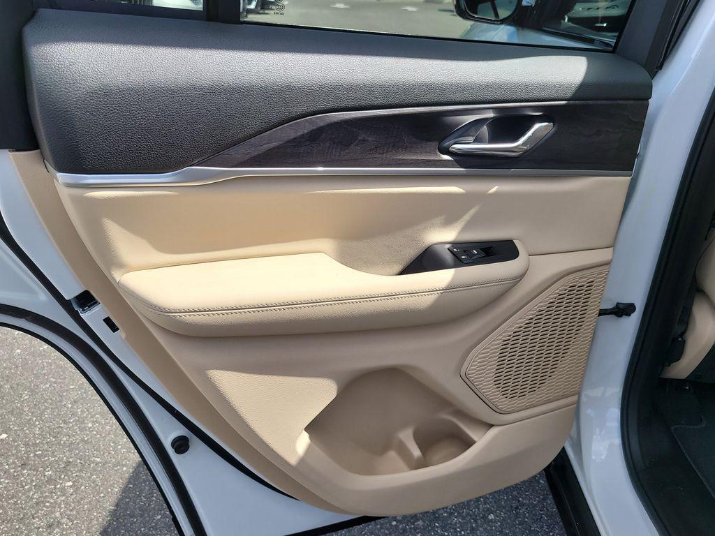 new 2025 Jeep Grand Cherokee car, priced at $35,920