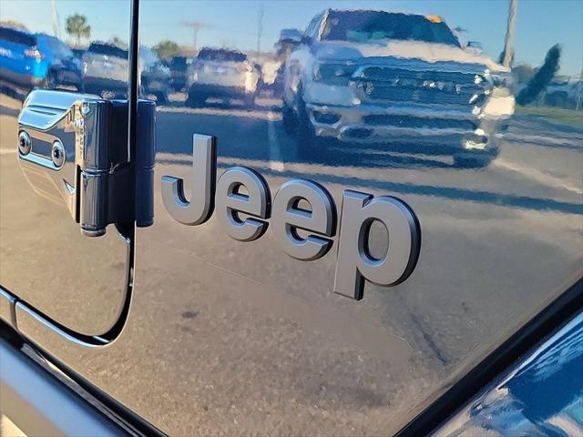 new 2025 Jeep Gladiator car, priced at $42,373