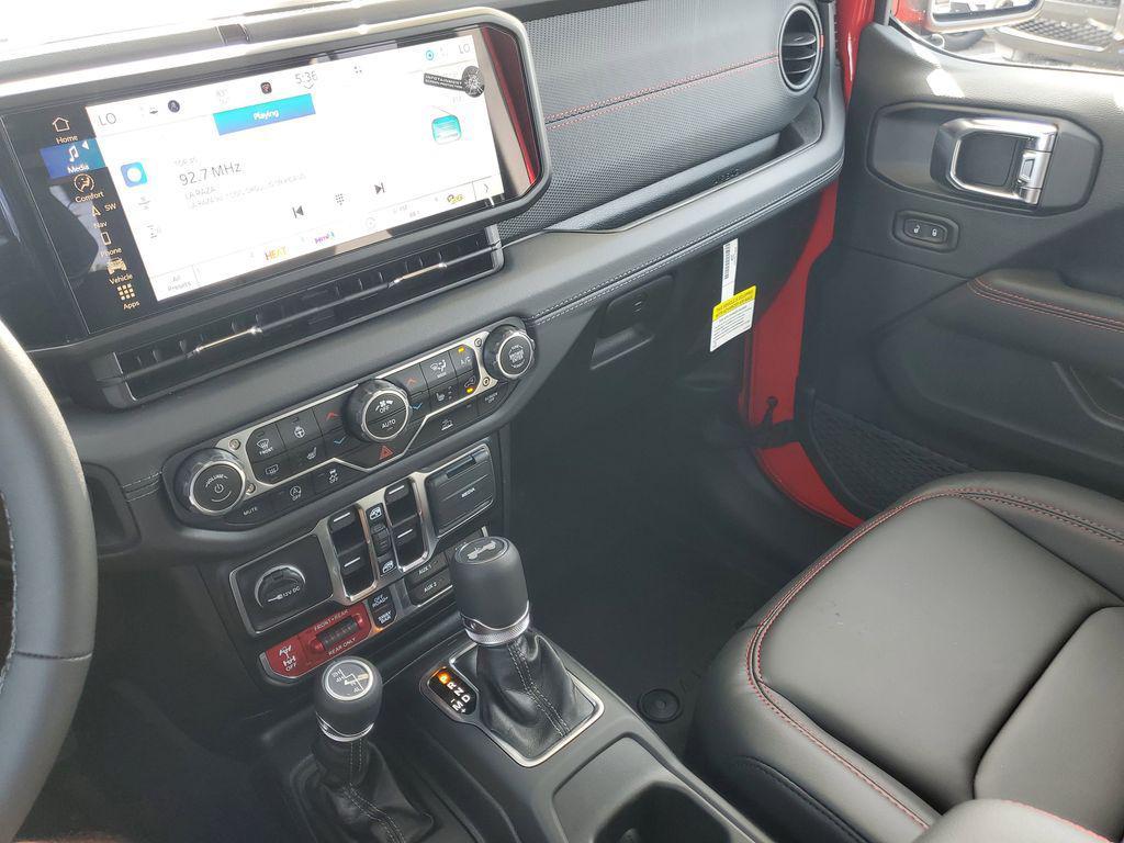 new 2025 Jeep Wrangler car, priced at $54,617