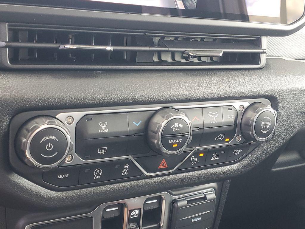 new 2025 Jeep Gladiator car, priced at $39,777