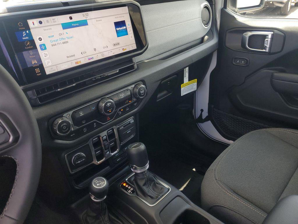 new 2025 Jeep Gladiator car, priced at $39,777