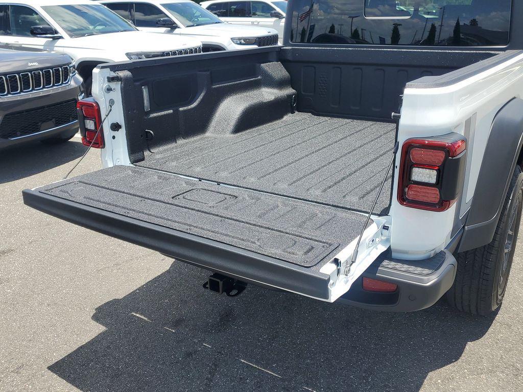 new 2025 Jeep Gladiator car, priced at $39,777