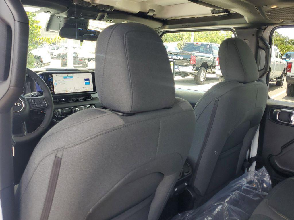 new 2025 Jeep Gladiator car, priced at $39,777