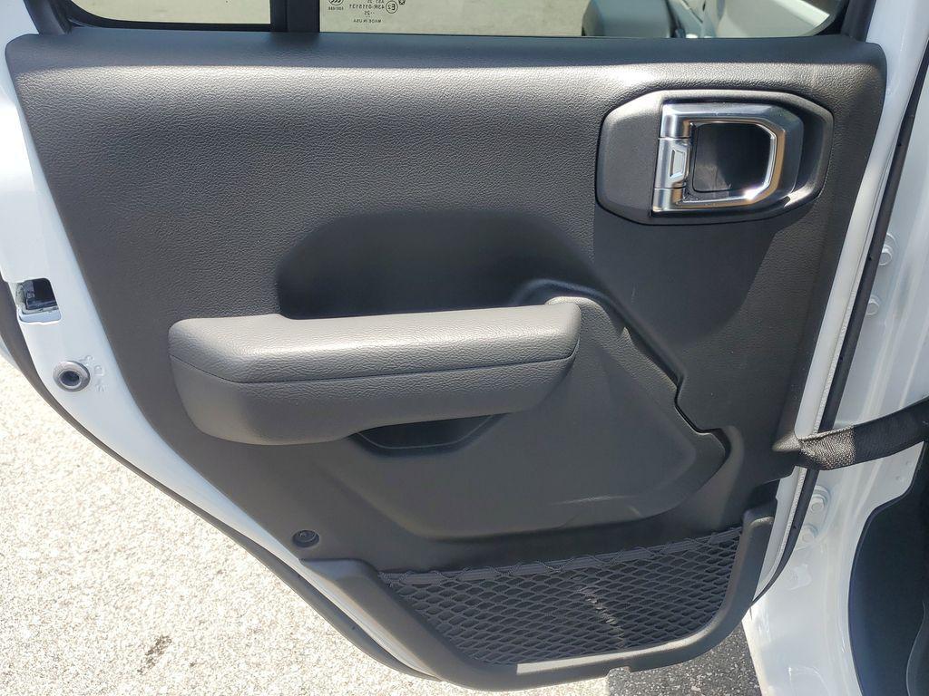 new 2025 Jeep Gladiator car, priced at $39,777