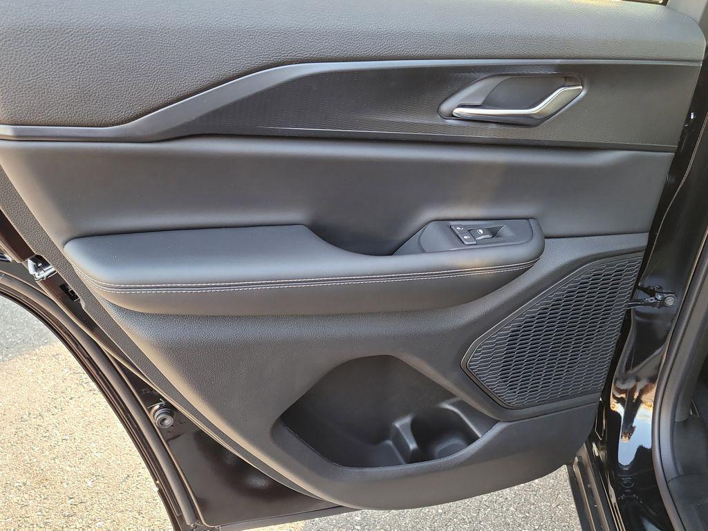 new 2025 Jeep Grand Cherokee car, priced at $46,188