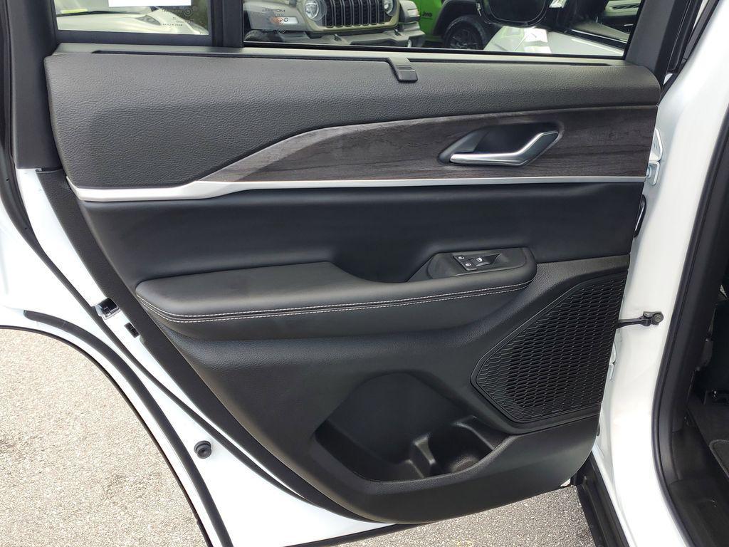 new 2025 Jeep Grand Cherokee car, priced at $36,245