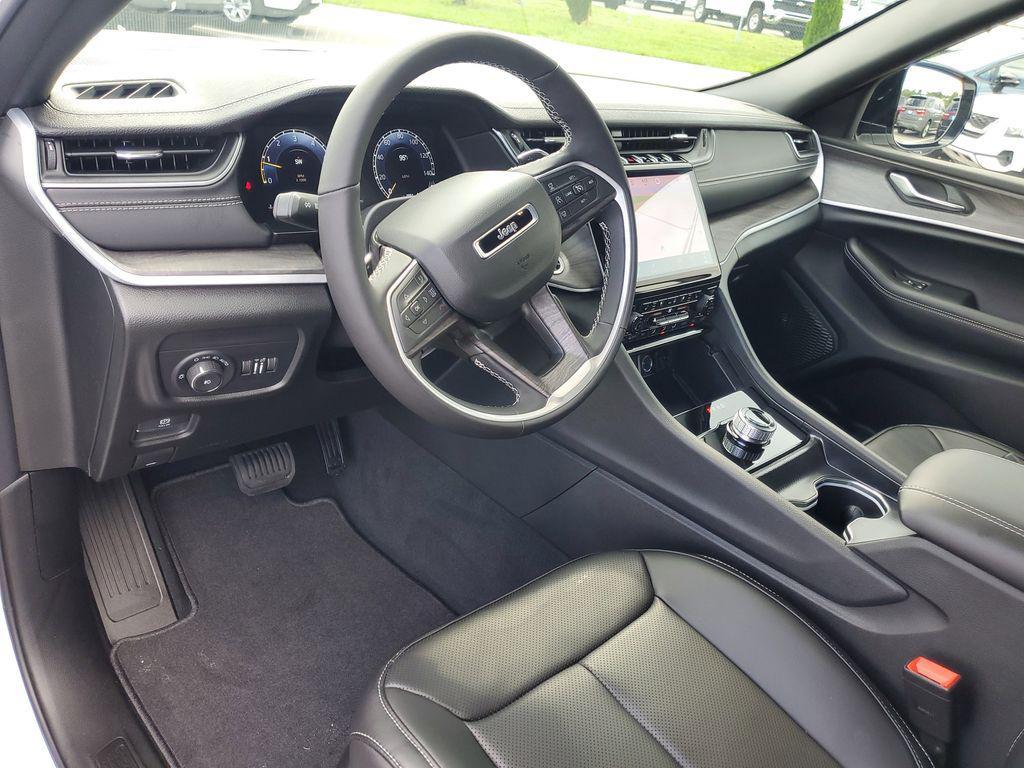 new 2025 Jeep Grand Cherokee car, priced at $36,245