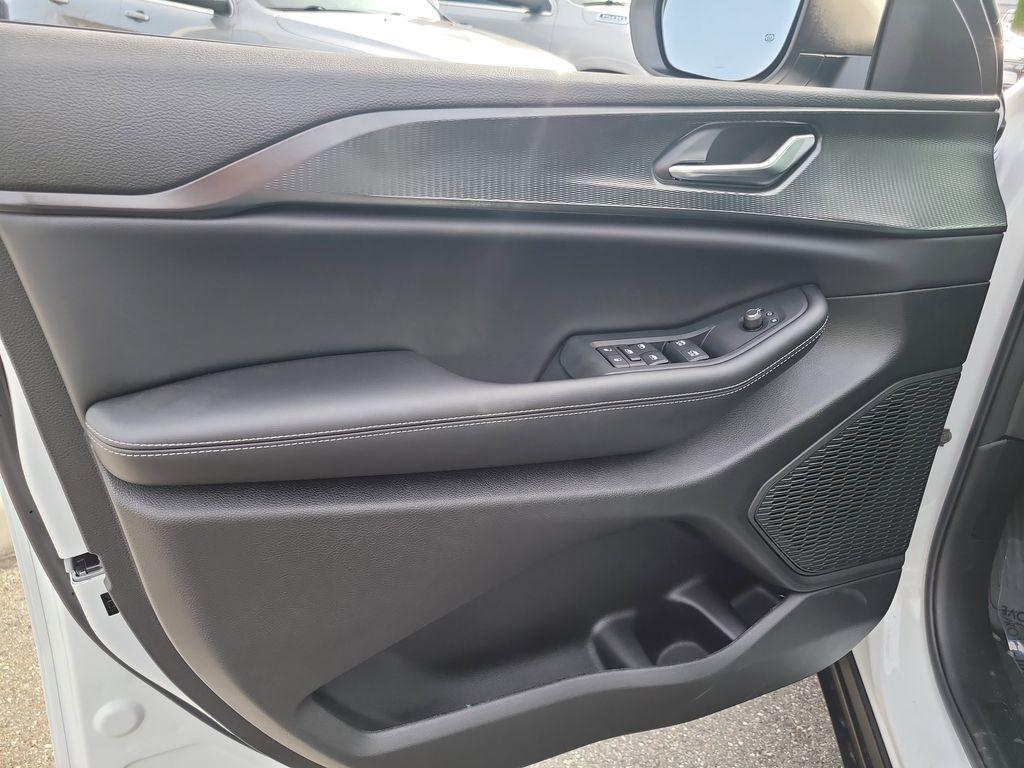 new 2025 Jeep Grand Cherokee L car, priced at $37,982