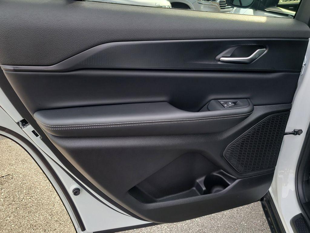 new 2025 Jeep Grand Cherokee L car, priced at $37,982