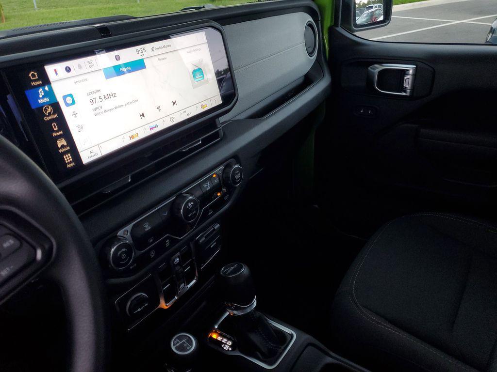 new 2025 Jeep Gladiator car, priced at $38,790