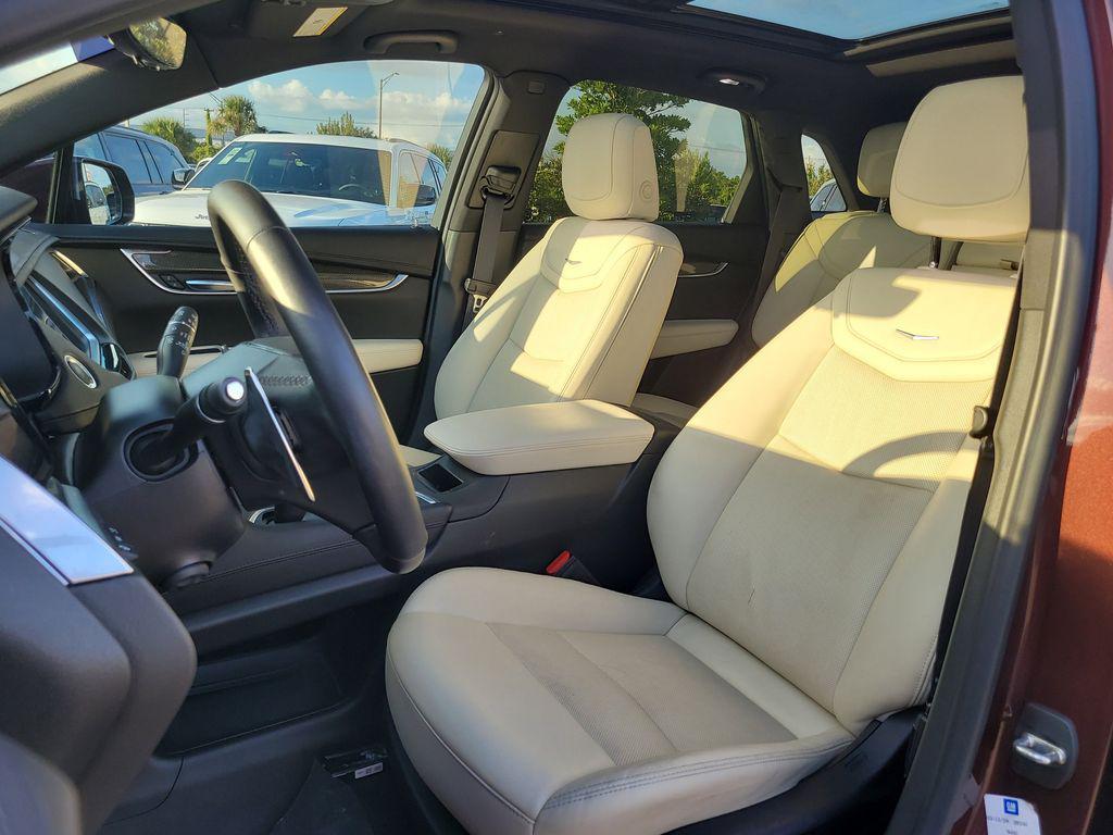 used 2022 Cadillac XT5 car, priced at $31,775