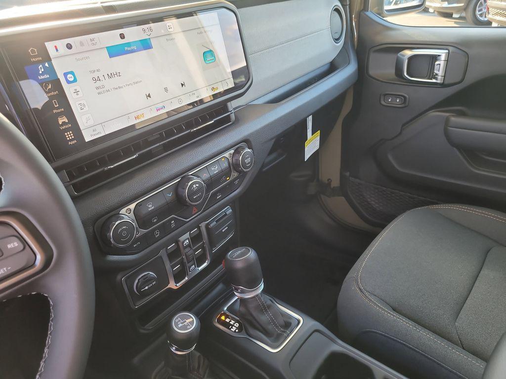 new 2025 Jeep Gladiator car, priced at $41,055