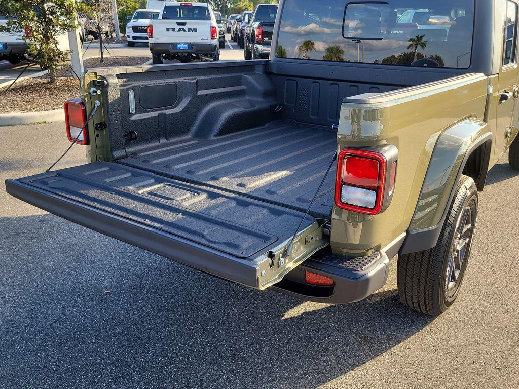 new 2025 Jeep Gladiator car, priced at $41,055