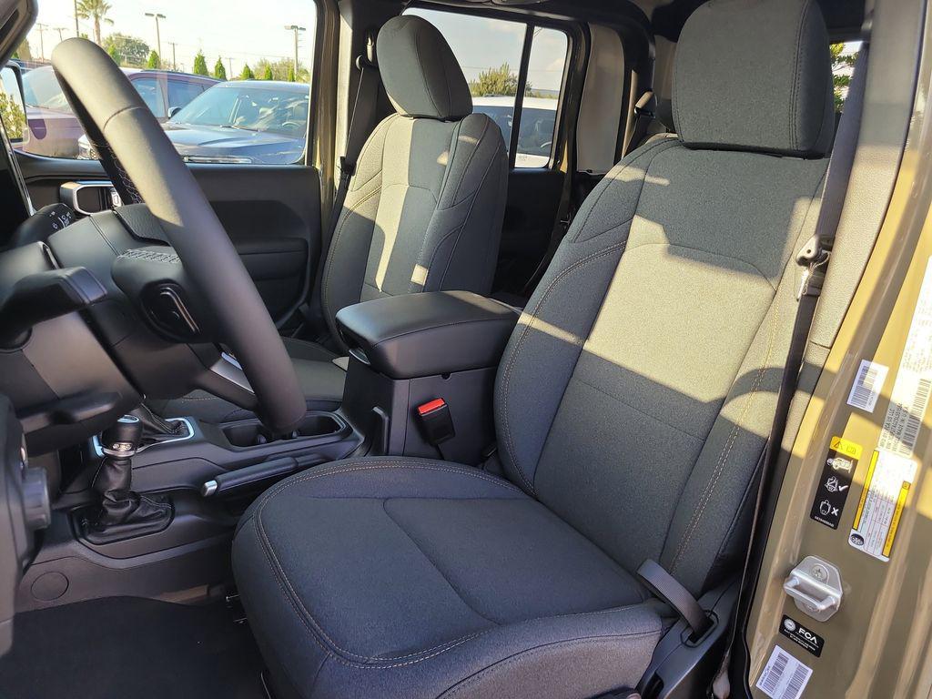 new 2025 Jeep Gladiator car, priced at $41,055