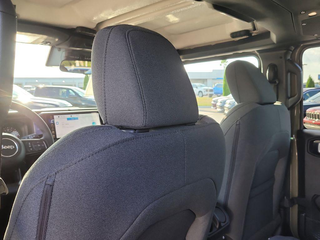 new 2025 Jeep Gladiator car, priced at $41,055