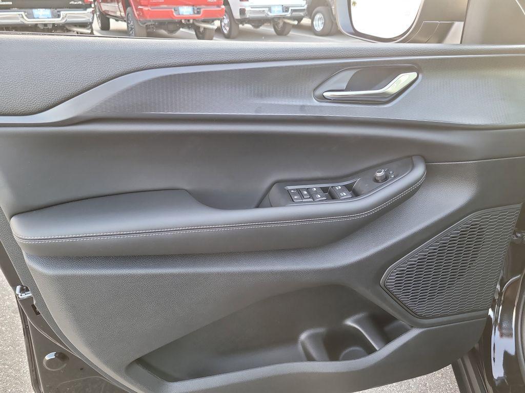 new 2025 Jeep Grand Cherokee L car, priced at $39,950