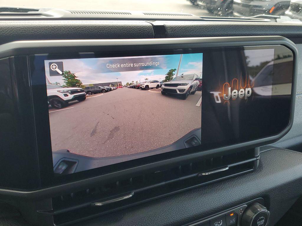 new 2025 Jeep Gladiator car, priced at $39,600