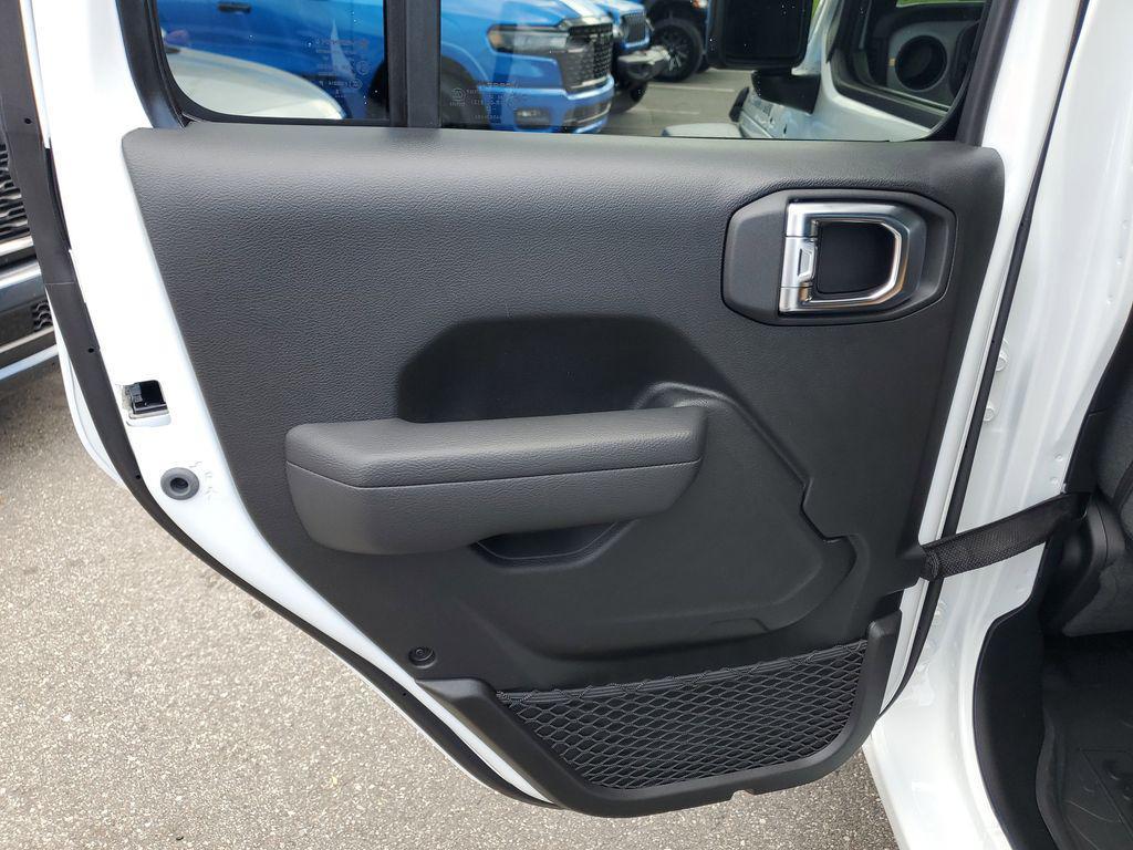 new 2025 Jeep Gladiator car, priced at $39,600