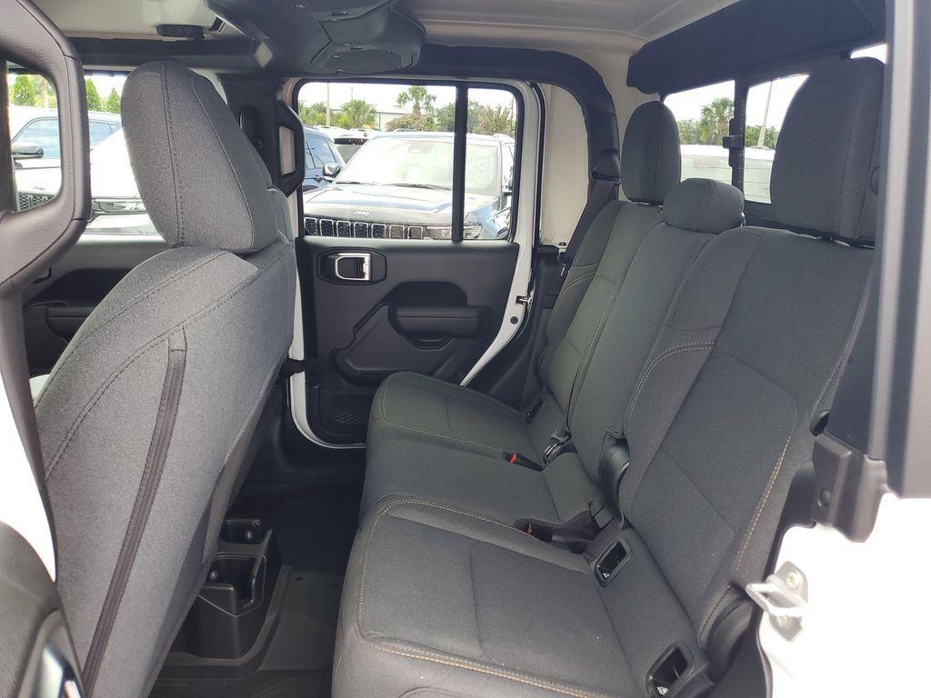 new 2025 Jeep Gladiator car, priced at $39,600