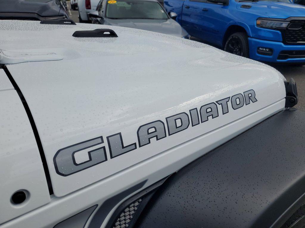 new 2025 Jeep Gladiator car, priced at $39,600