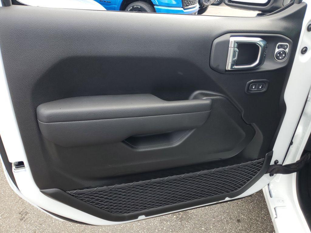 new 2025 Jeep Gladiator car, priced at $39,600