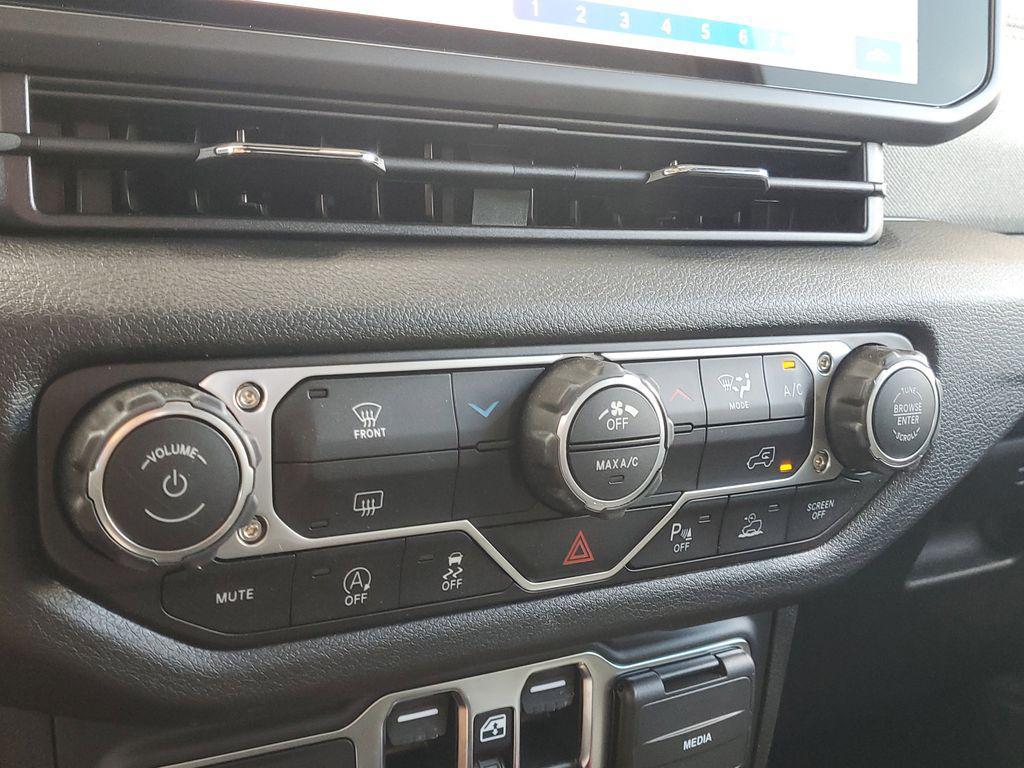 new 2025 Jeep Gladiator car, priced at $39,600