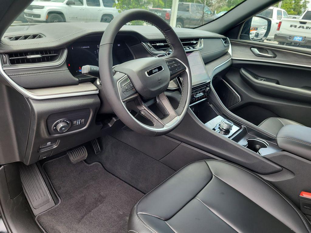 new 2025 Jeep Grand Cherokee car, priced at $49,689