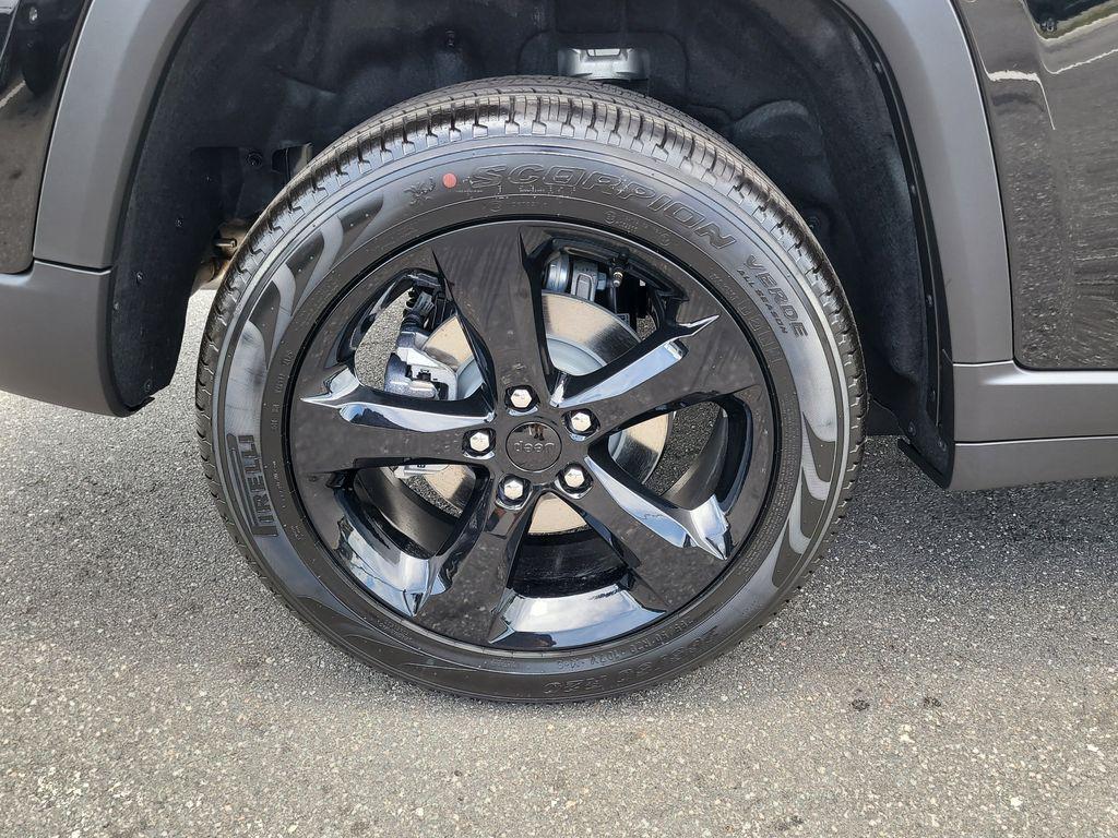 new 2025 Jeep Grand Cherokee car, priced at $49,689