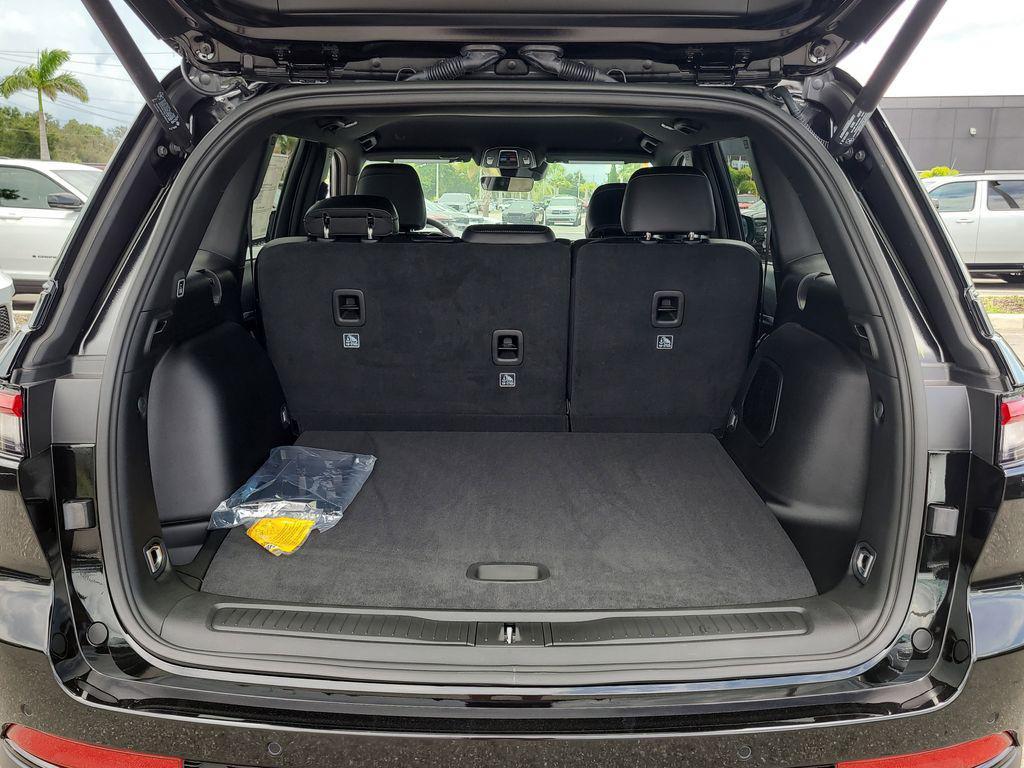 new 2025 Jeep Grand Cherokee car, priced at $49,689