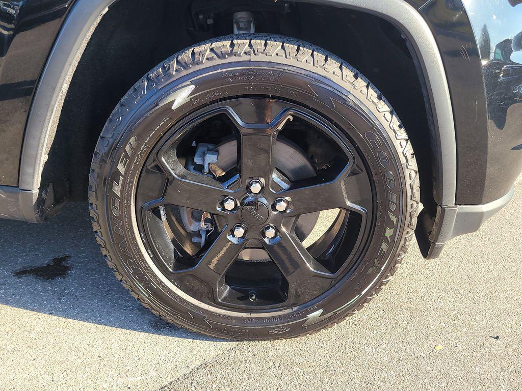 used 2018 Jeep Grand Cherokee car, priced at $19,956